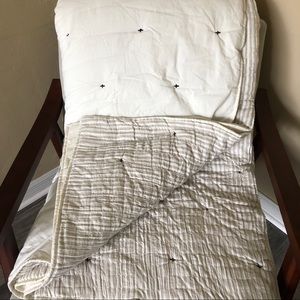 Queen Comforter and Pillowcase Set